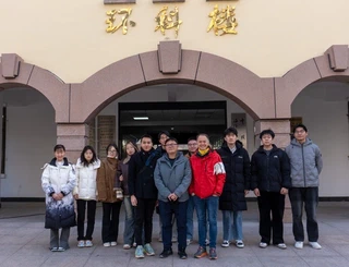 Prof. Bradley Ladewig with the research group of Professor Kaisong Zhang at Ocean University of China in Qingdao.